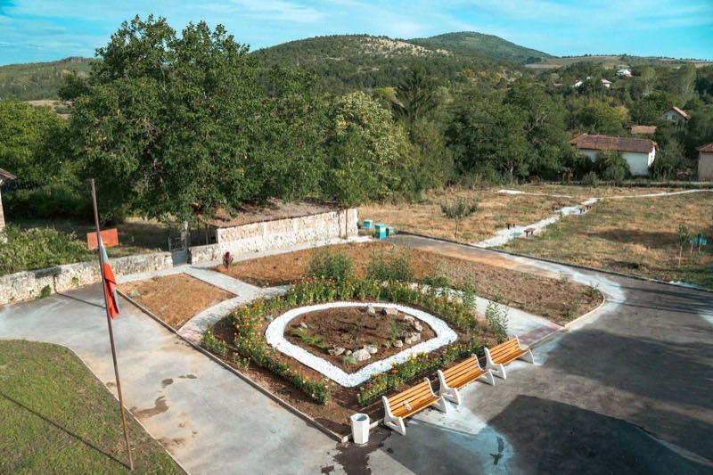 The landscaped garden at Elov Dom senior home